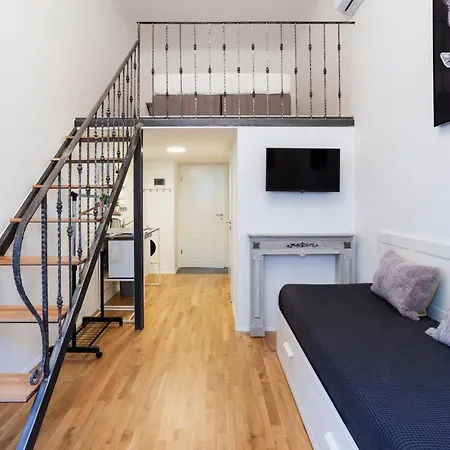 Rhino Apartman