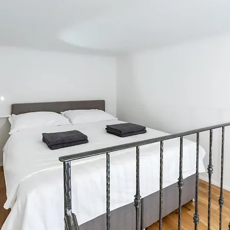 Rhino Apartman *