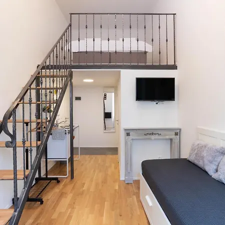Apartman Rhino *