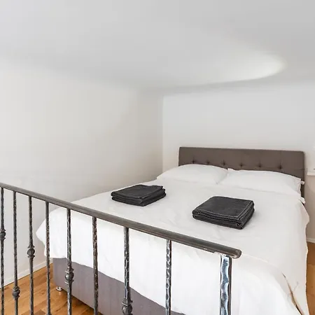 Rhino Apartman